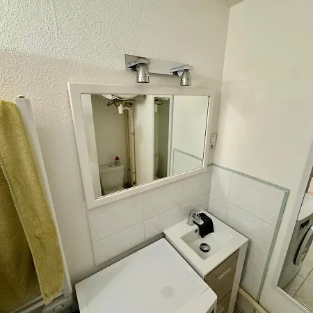Apartment T2 Proche De La Et Parking *