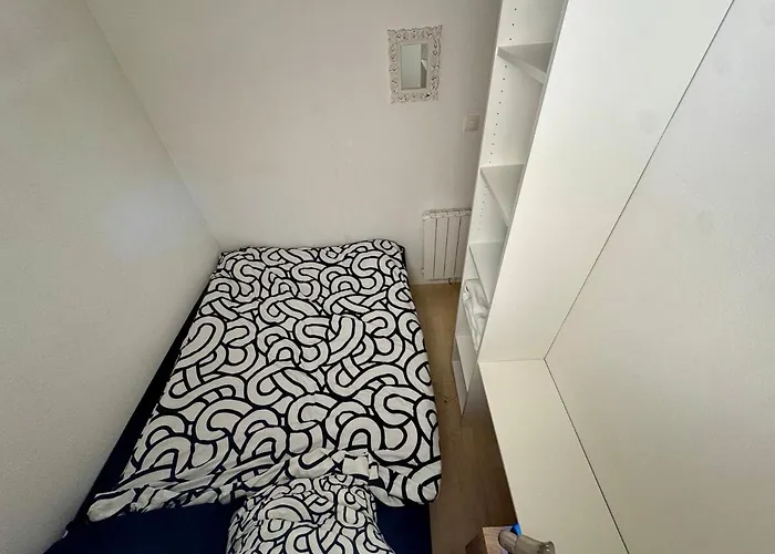 公寓 T2 Proche De La Et Parking *