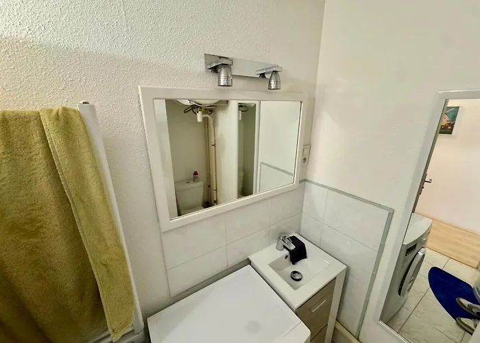 公寓 T2 Proche De La Et Parking *